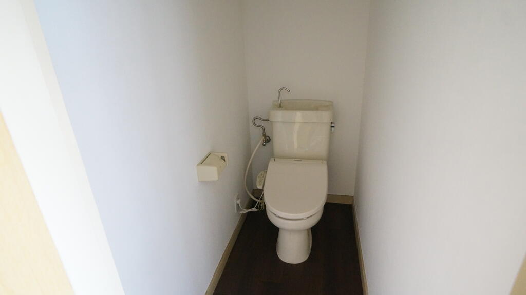 トイレ　トイレは温水洗浄便座付き