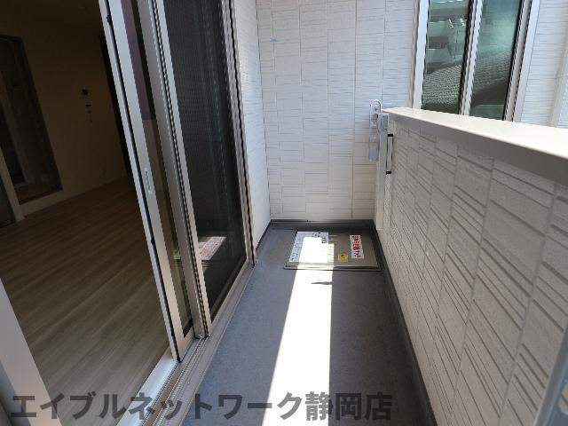 バルコニー　お洗濯にも便利なバルコニー付き