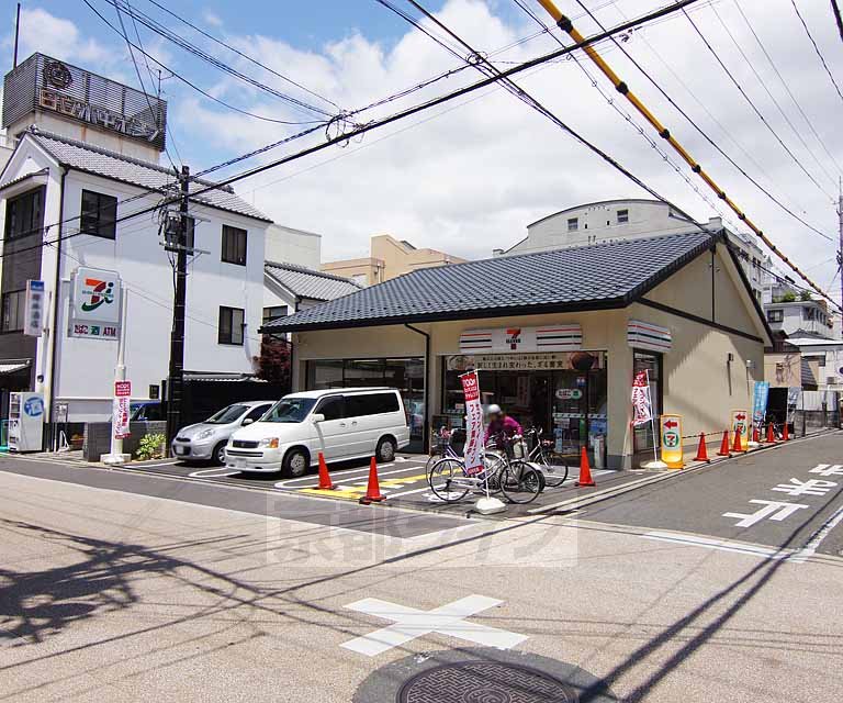 コンビニ　セブンイレブン 伏見新町４丁目店（コンビニ）まで95m