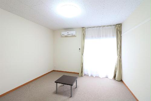 居室・リビング　当社では希少なベッドなし物件！お好きなベッドが設置可能！