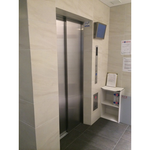 ロビー　エレベーター