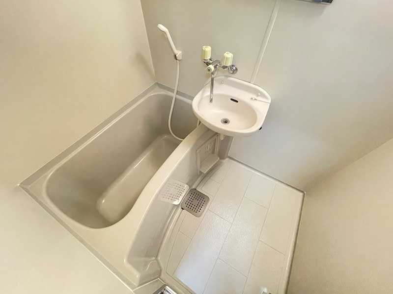 バス・シャワールーム　バス・トイレ独立設計で快適な毎日