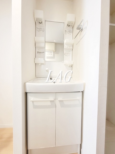 洗面設備　独立洗面台（同仕様）です。