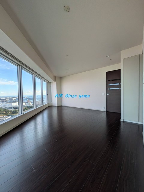 居室・リビング　開放的なリビングルーム