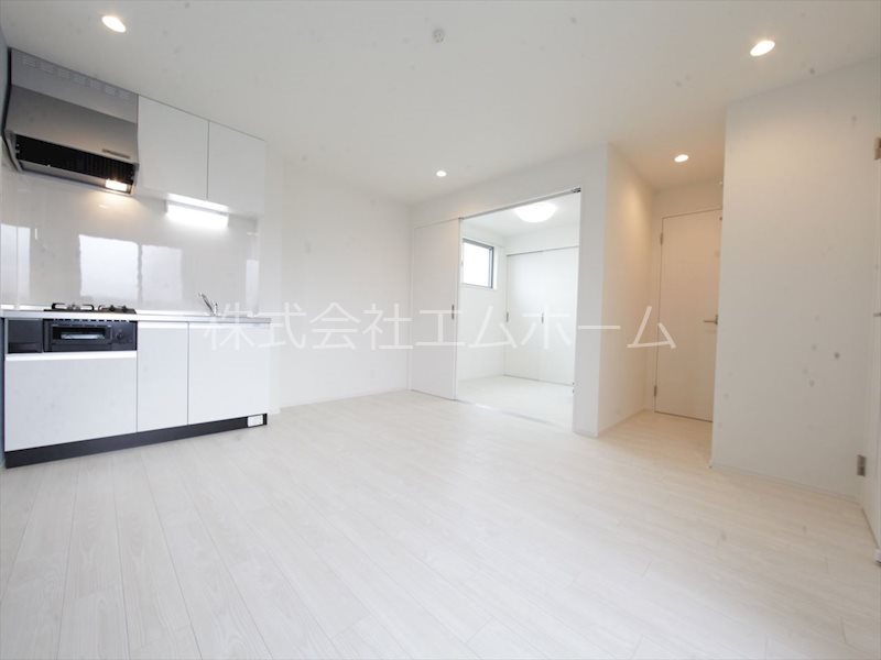 居室・リビング　LDK8.0帖　エアコン付　バルコニー　同仕様写真