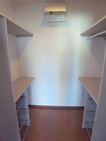 収納　アリス・マナーガーデン谷町　クローゼット