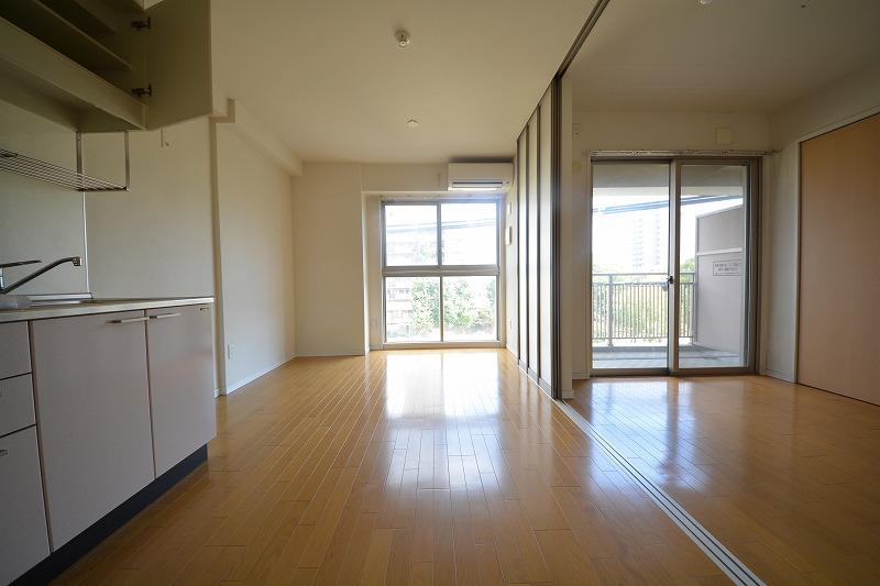 居室・リビング　アリス・マナーガーデン谷町　リビング