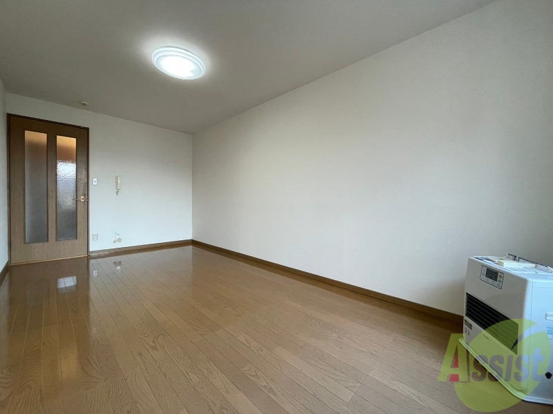 居室・リビング　広くてキレイなお部屋が広がっていて、充実した生活が送れそう。