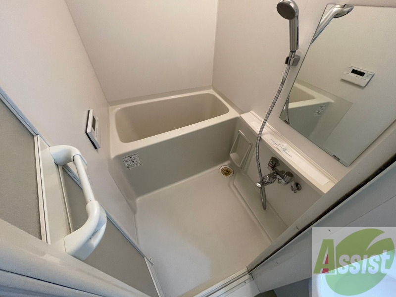 バス・シャワールーム　お風呂になります。一日の疲れを癒してくださいね。