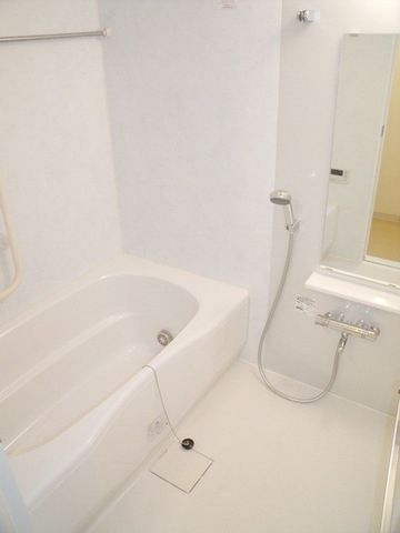 バス・シャワールーム　追い焚き機能つきの浴室