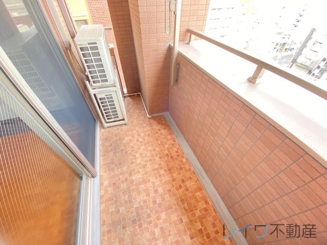 バルコニー　暖かな日差しのふりそそぐバルコニー