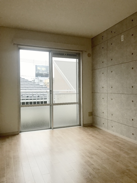 居室・リビング　※補修前の参考画像の為、設備等は現況優先。