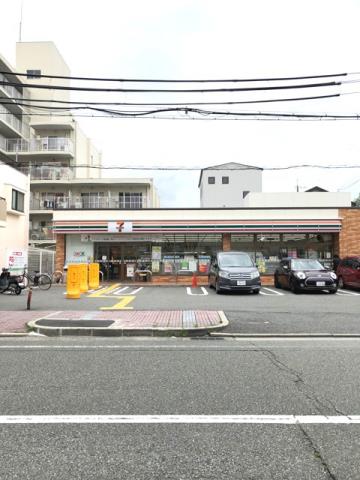 コンビニ　セブンイレブン（コンビニ）まで352m