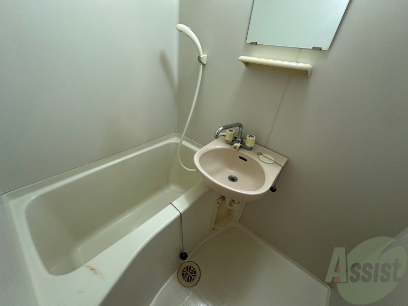 バス・シャワールーム　お風呂も広いので１日の疲れもしっかり癒せます。