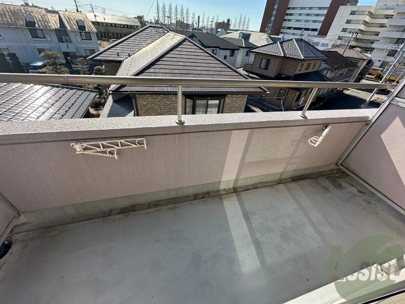 バルコニー　バルコニーからの眺望、閑静な住宅街にあるお部屋です。