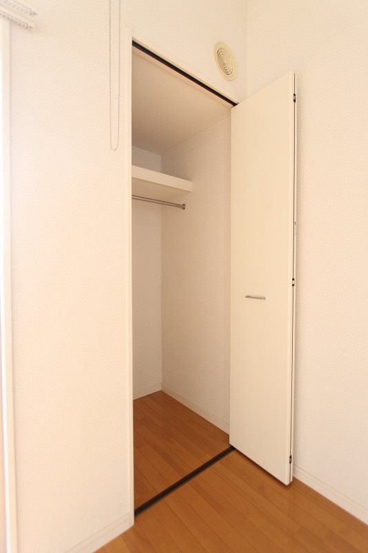 収納　同型タイプの為、現状優先となります。