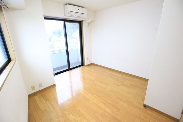 その他部屋・スペース　★フローリングの明るい洋室★