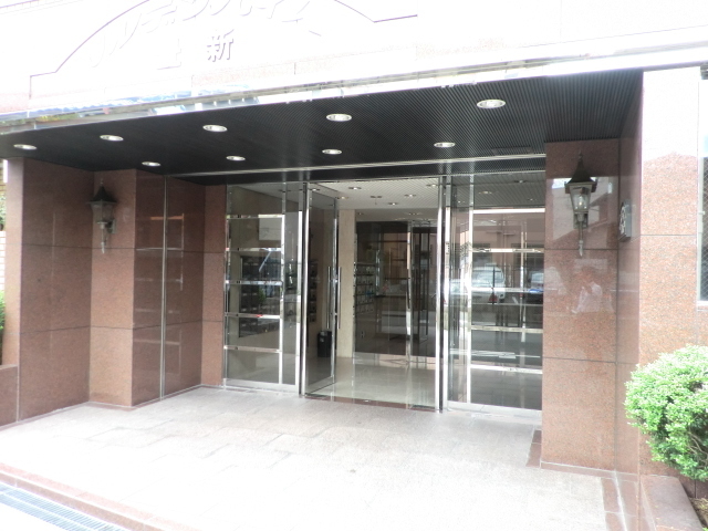 エントランス　豪華なマンション玄関です。