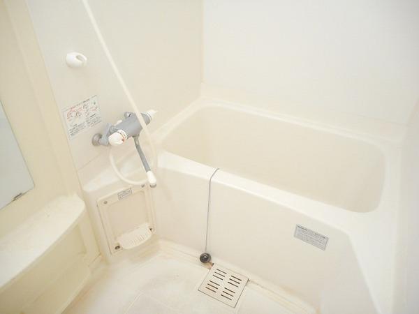 バス・シャワールーム　キレイにリフォームされています！