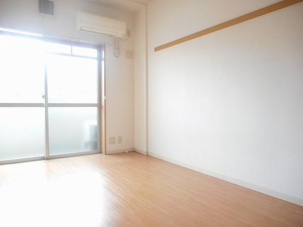 居室・リビング　洋室広々！