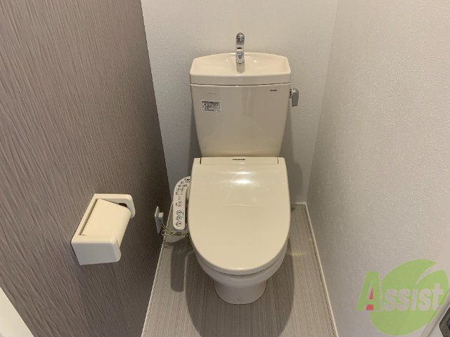 トイレ　各機能付きの便利なトイレです。洗面所横にございます。