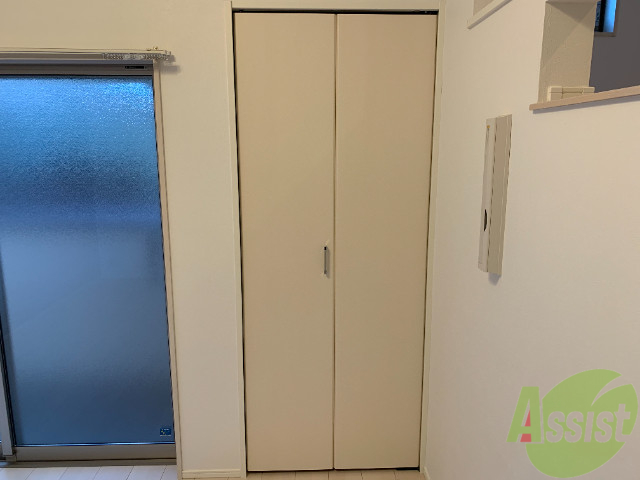 収納　クローゼットはこちら。お洋服やお荷物はこちらへどうぞ。