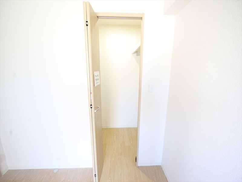 収納　ウォークインクローゼット（収納充実してます）