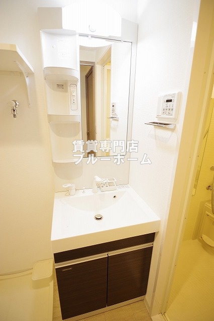 洗面設備　スタイリッシュな洗面です！