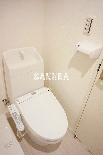 トイレ　嬉しい温水洗浄便座♪