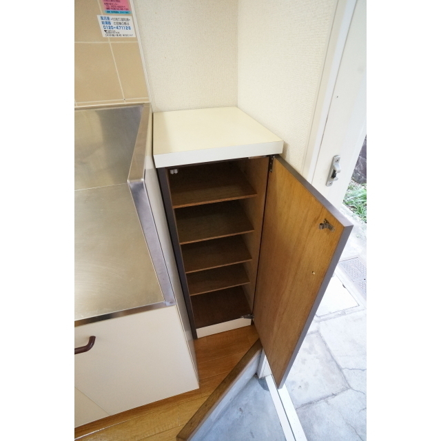 玄関　※他のお部屋の写真です。実際とは異なる場合がございます。