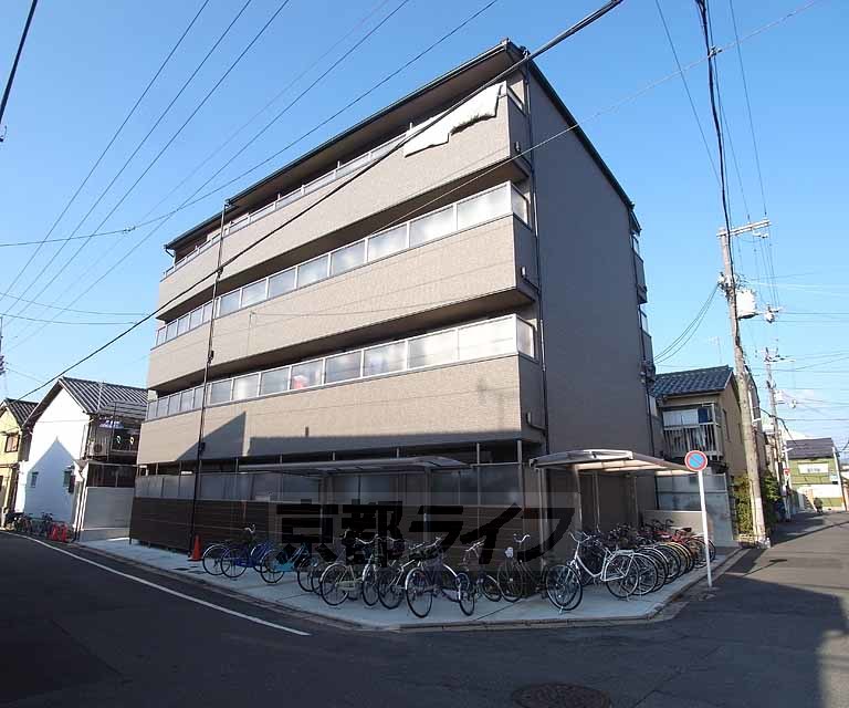 建物外観　２０１５年築の設備充実マンション。インターネット無料！