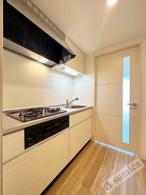 キッチン　３口ガスコンロ・グリル付き