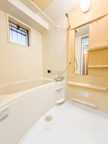 バス・シャワールーム　追い焚き・浴室乾燥機付きのお風呂です♪