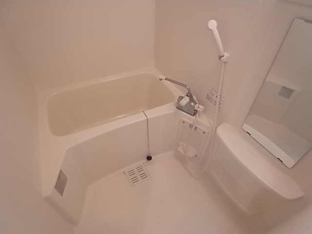 バス・シャワールーム　お風呂・トイレ別のセパレートです。