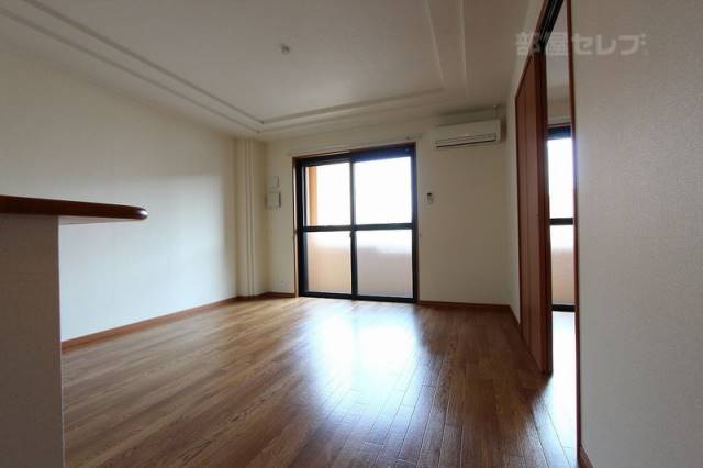 居室・リビング　１０３号室の写真です。