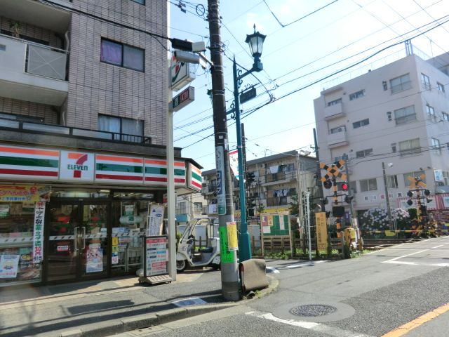 コンビニ　セブンイレブン（コンビニ）まで370m