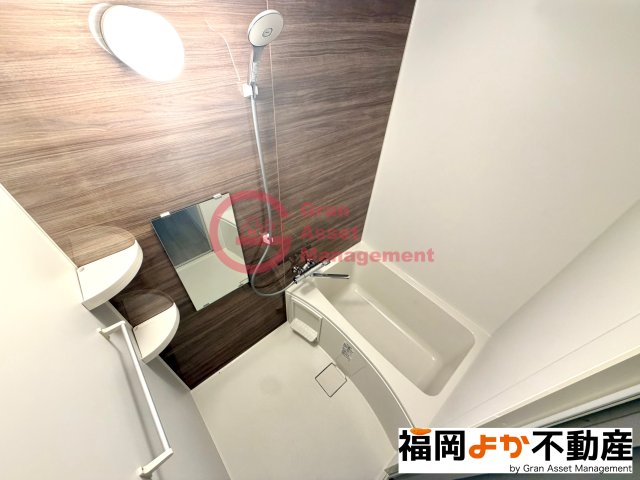 バス・シャワールーム　【１０８号室実写真】落ち着いた空間のお風呂です