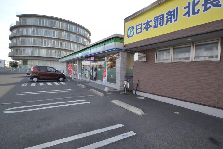 コンビニ　ファミリーマート（コンビニ）まで1231m