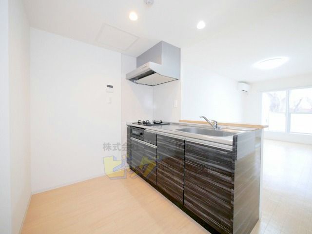 キッチン　人気の対面式システムキッチンです♪