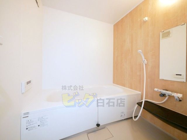 バス・シャワールーム　追焚機能付き広々１坪タイプのお風呂です♪