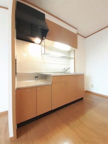 キッチン　コンパクトなキッチンで掃除もラクラク