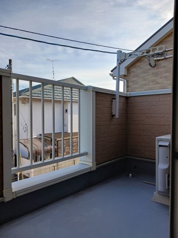 バルコニー　暖かな日差しのふりそそぐバルコニー