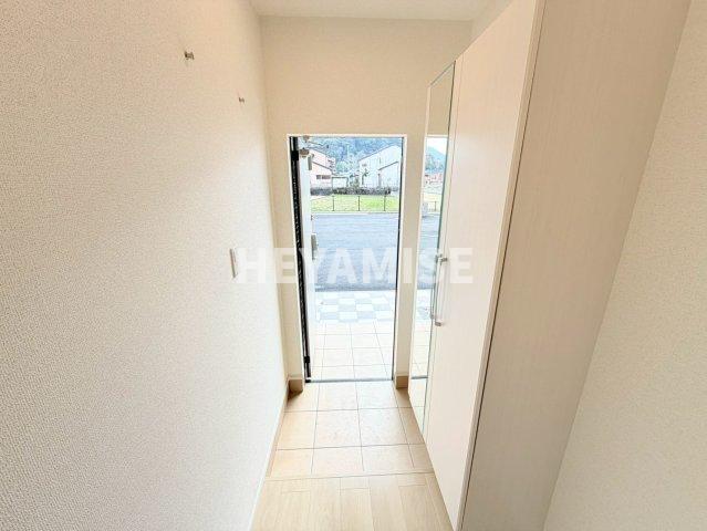 玄関　※室内画像は別号室のもの