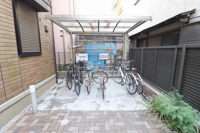 その他　屋根付き駐輪場