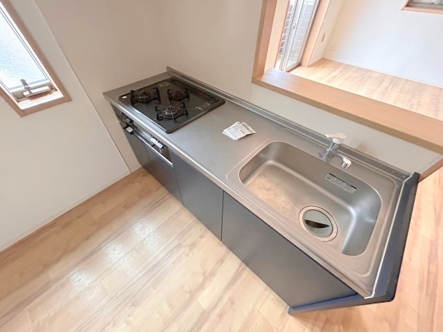 キッチン　作業のしやすい広めのキッチンです。