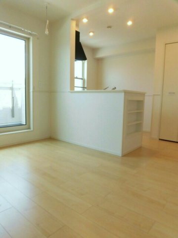 居室・リビング　こちらの居間で趣味の時間をお楽しみください