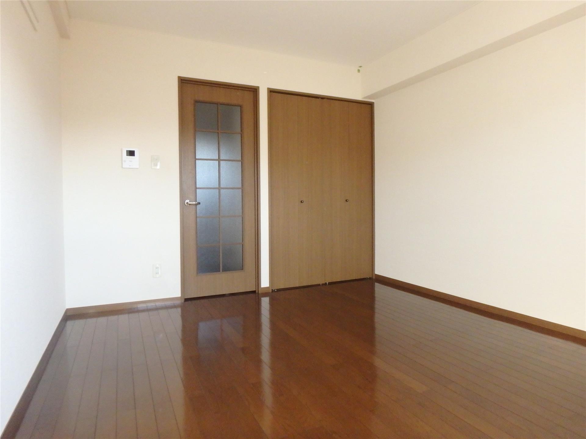 居室・リビング　別階の参考写真です