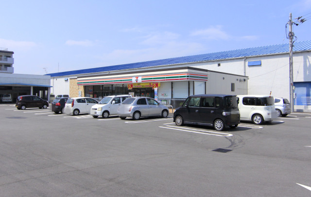 コンビニ　セブンイレブン松山空港通６丁目店（コンビニ）まで500m