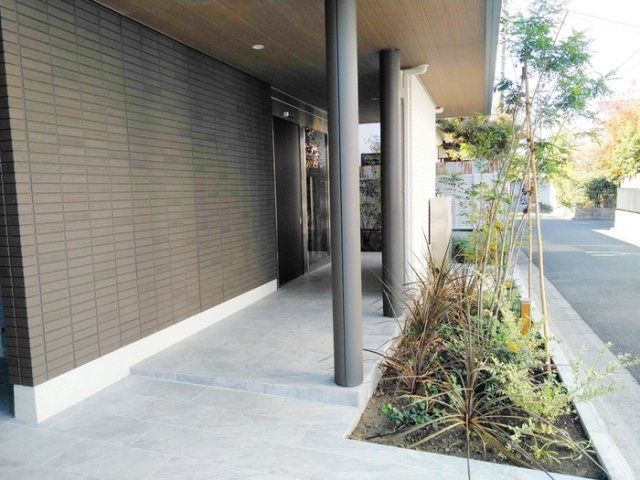 エントランス　毎日通るエントランスはこんな感じです♪