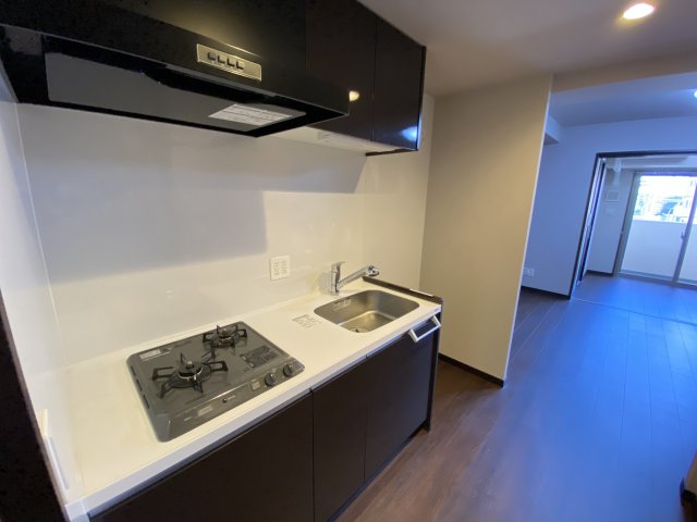 キッチン　同型タイプの写真です。色が異なる場合があります。現況優先。